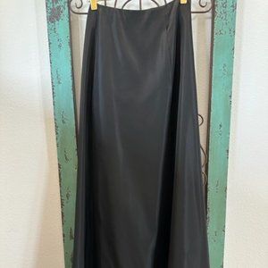Classic elegant full length skirt. Laundry by Shelli Segal.